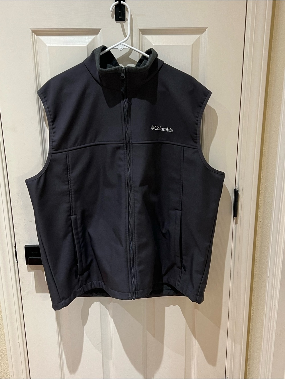 Columbia Mens Black Softshell Vest - Lightweight Layering